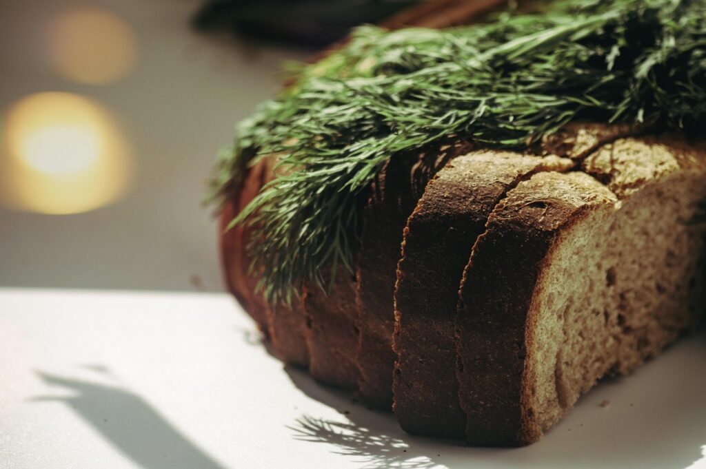 Conservare il pane d’estate: il trucco dei 2 sacchetti che evita muffa per 7 giorni