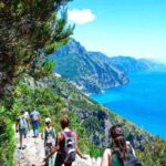 Sentiero blu delle Cinque Terre con vista panoramica sul mare e sentiero curato.