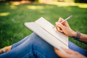 Scrivere a mano ogni mattina: la terapia del "Journaling" che mi ha salvato dal burnout